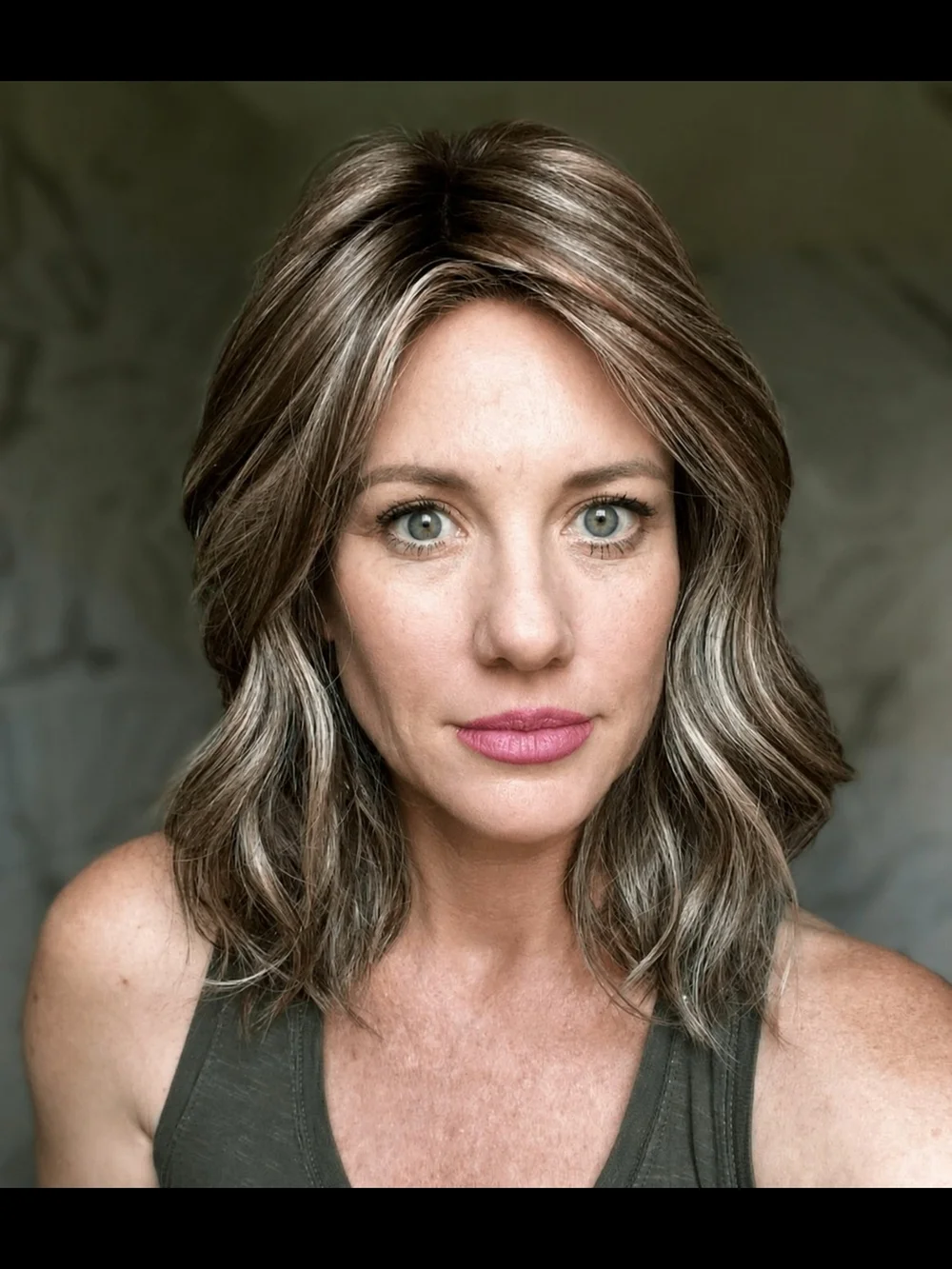 Iced Café Latte Wavy Women's Wig - Multi-Tone Brown